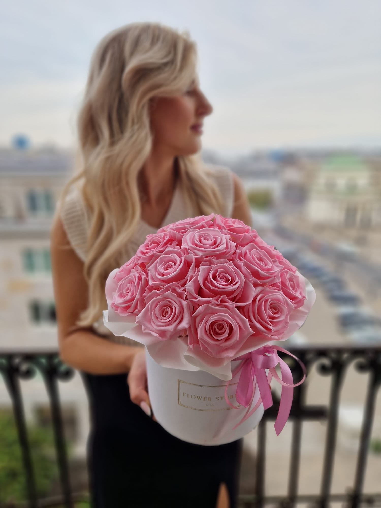 Wieczne Róże Różowe w Białym Boxie - kwiaty Flower Store Warszawa