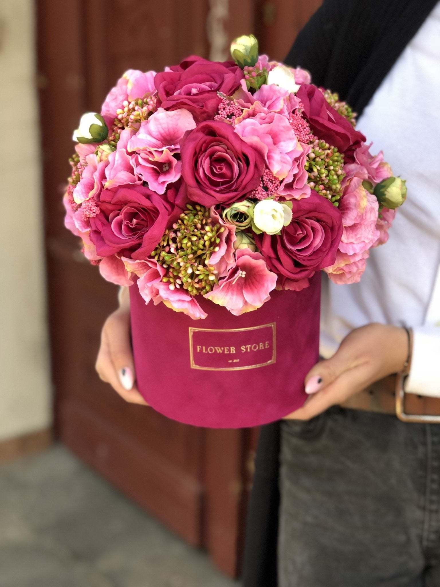 Flokowany box z fuksjową kompozycją - kwiaty sztuczne - kwiaty Flower Store Warszawa