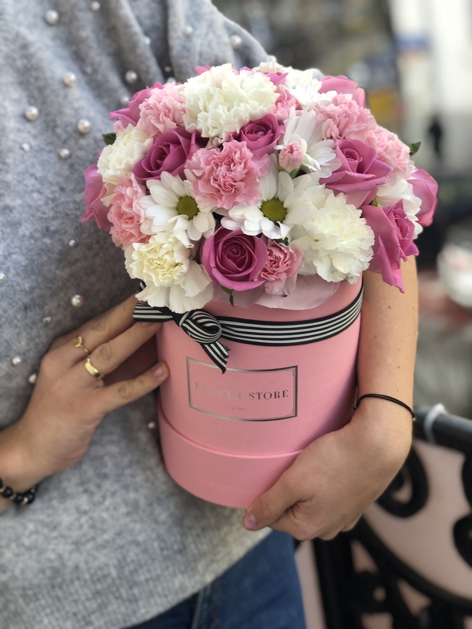 Średni różowy box wiosenna kompozycja - kwiaty żywe - kwiaty Flower Store Warszawa