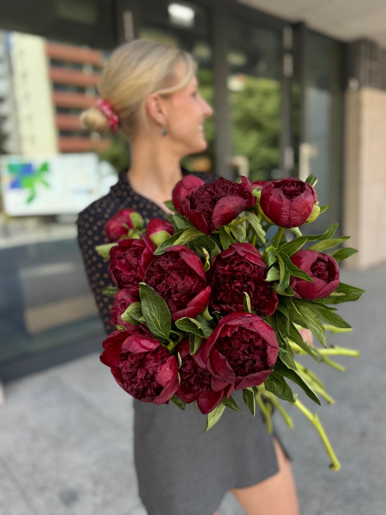 Kwiaty na urodziny – pomysły na wyjątkowy prezent od flowerstore.mom - Flower Store