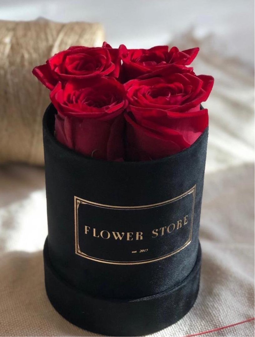Czarny flokowany flowerbox z 4 czerwonymi wiecznymi różami - kwiaty Flower Store Warszawa